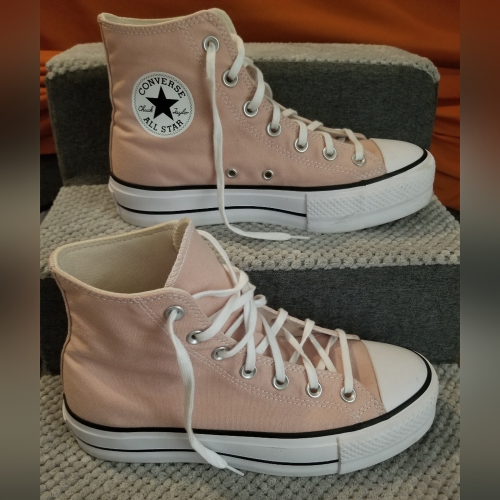 HIGHTOP PLATFORM CONVERSE SZ 8 Light Pink